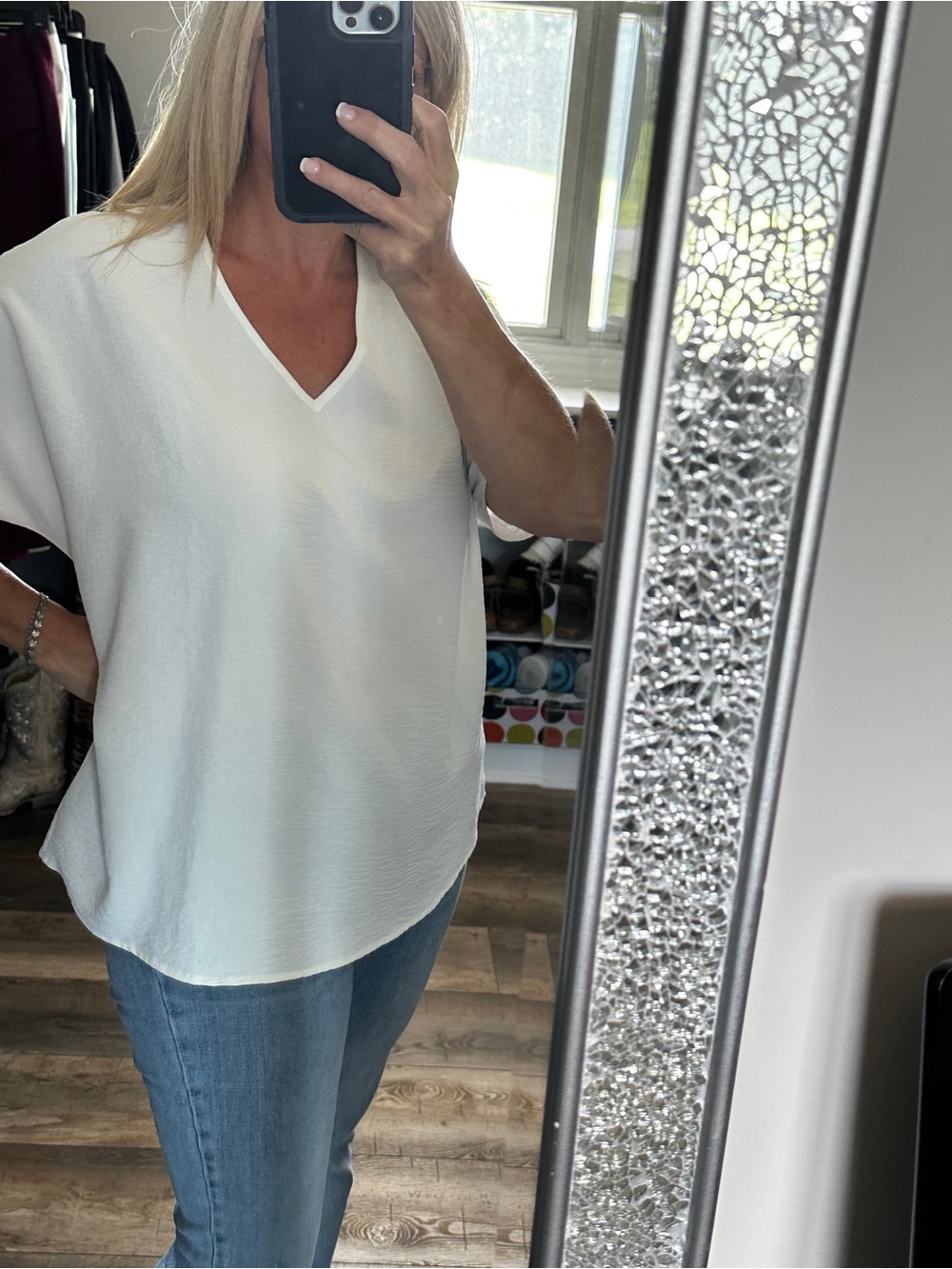Women’s entro large White V-Neck Short Sleeve Top